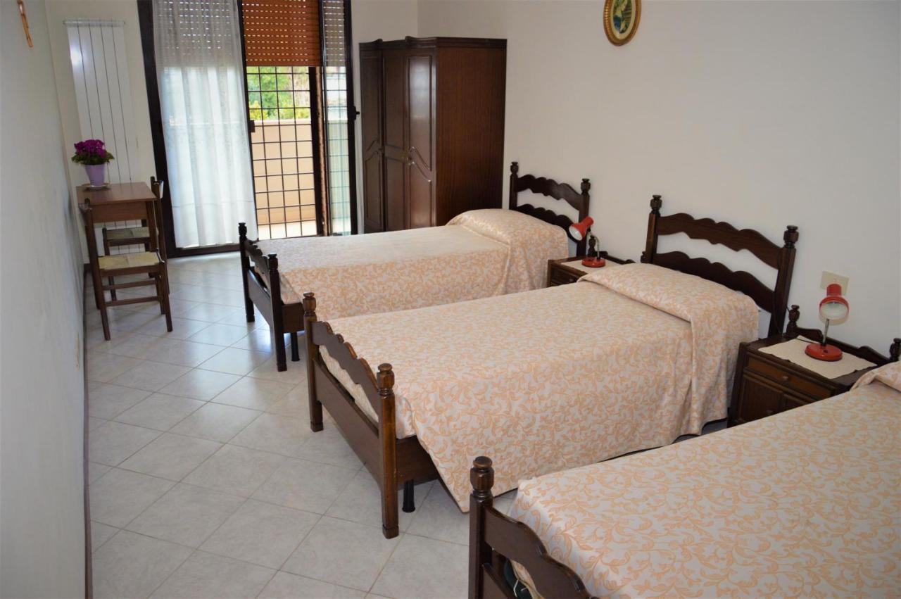 Hotel Domus Achille Fosco à Ciampino Extérieur photo