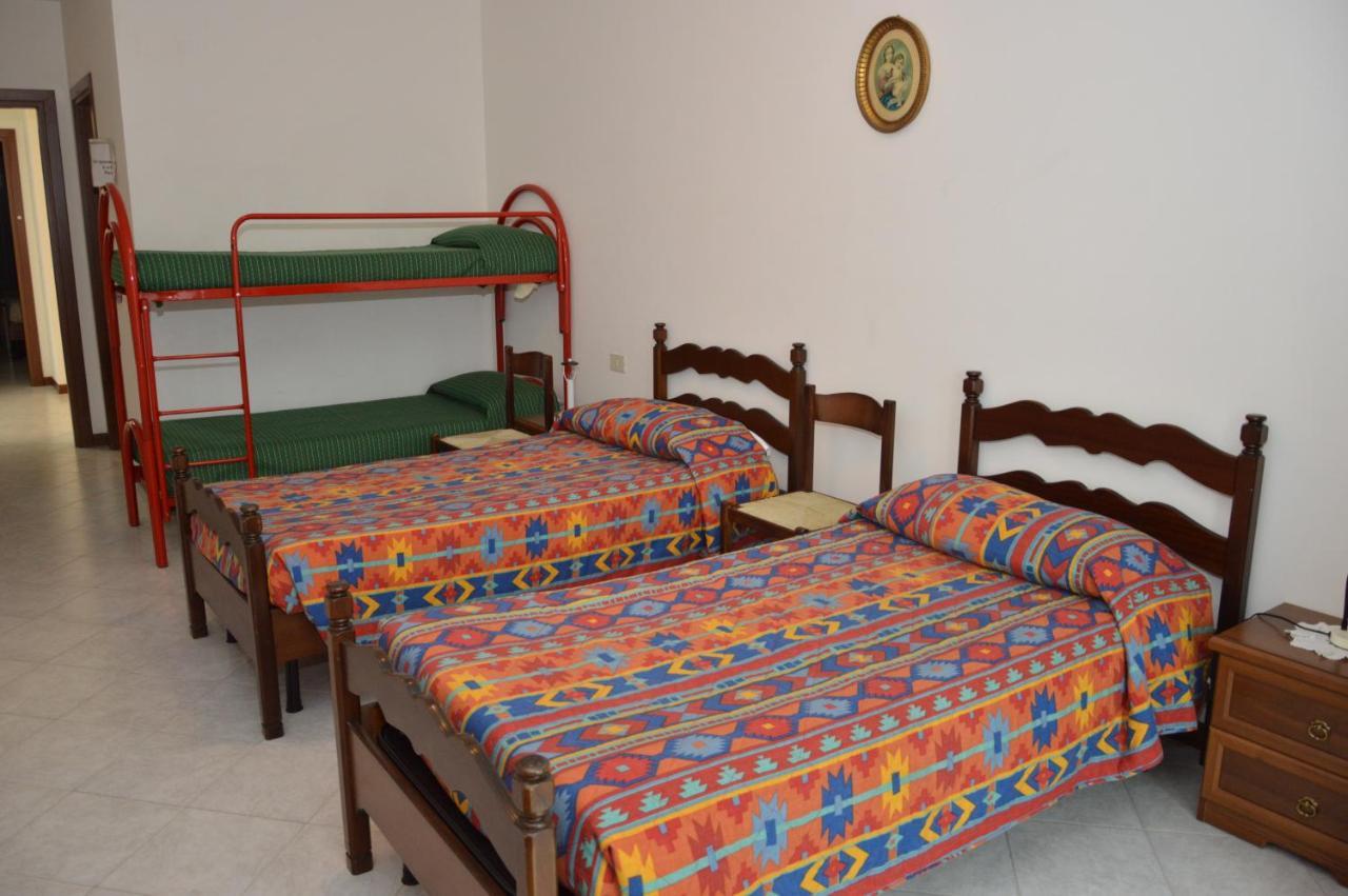Hotel Domus Achille Fosco à Ciampino Extérieur photo