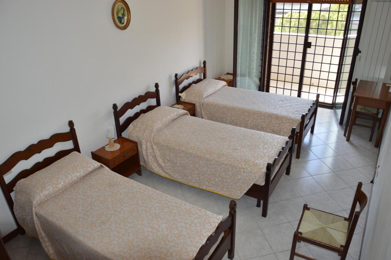 Hotel Domus Achille Fosco à Ciampino Extérieur photo