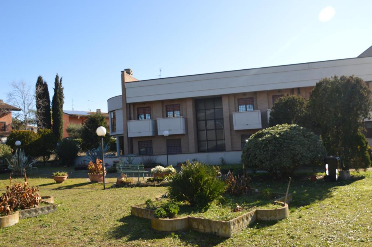 Hotel Domus Achille Fosco à Ciampino Extérieur photo